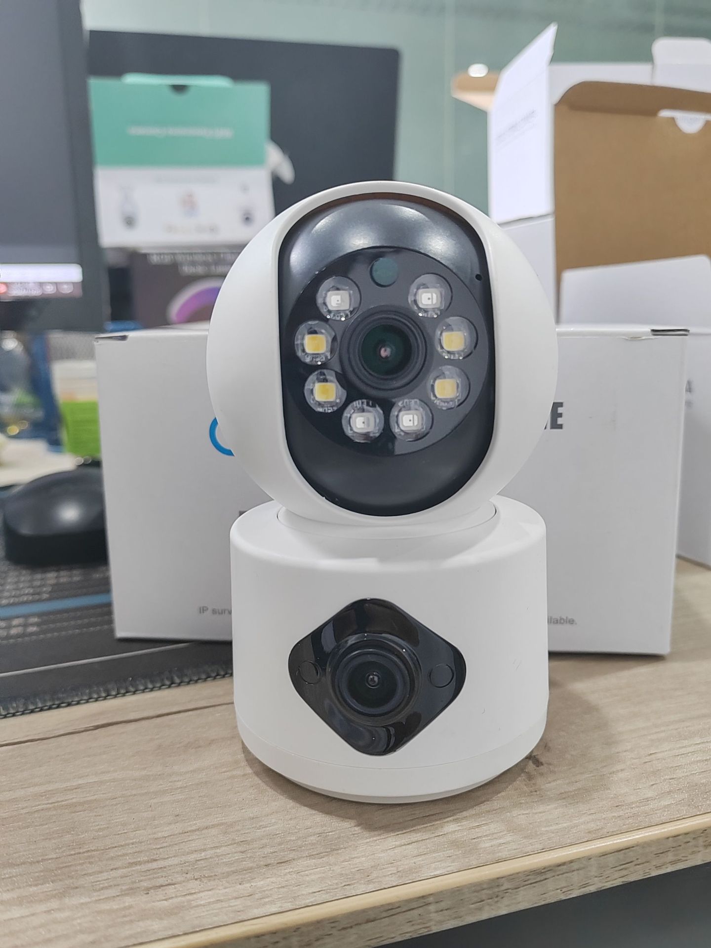 Kamera Dome IP PTZ Nirkabel YI - Baby Monitor Split Screen ulasan dan harga